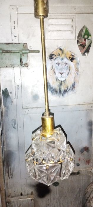 Продам люстры разные