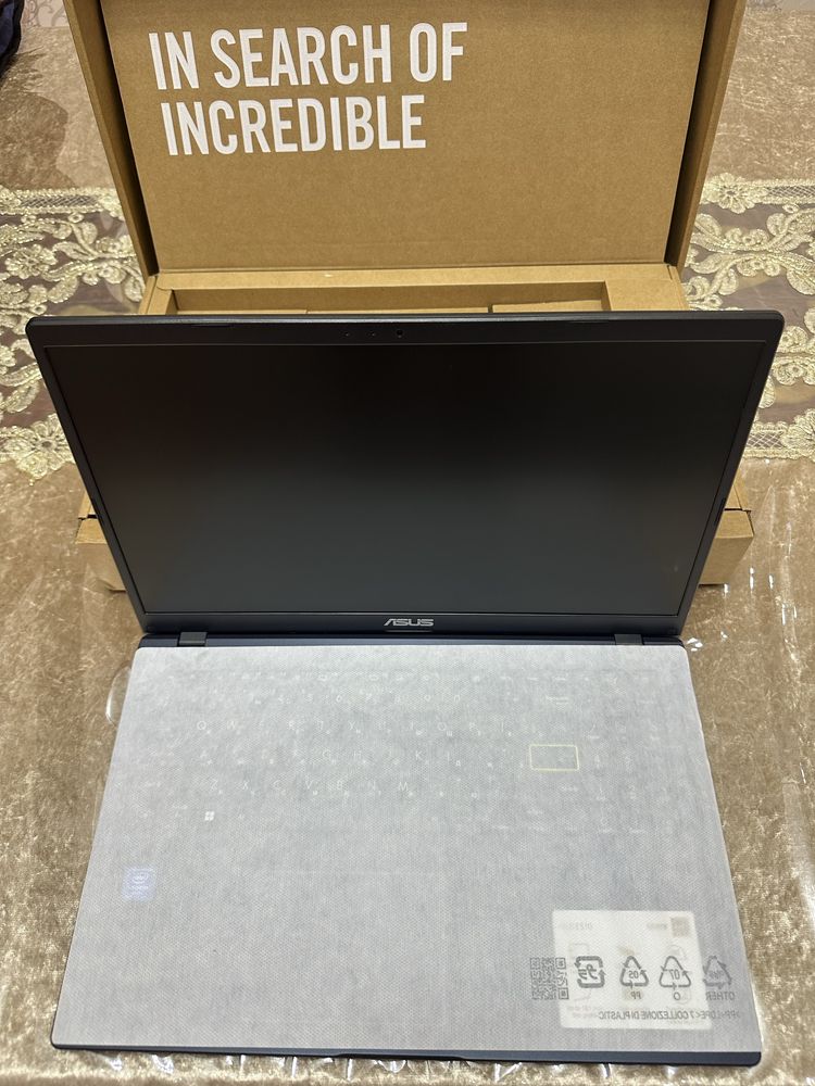 Noutbook ASUS yengi