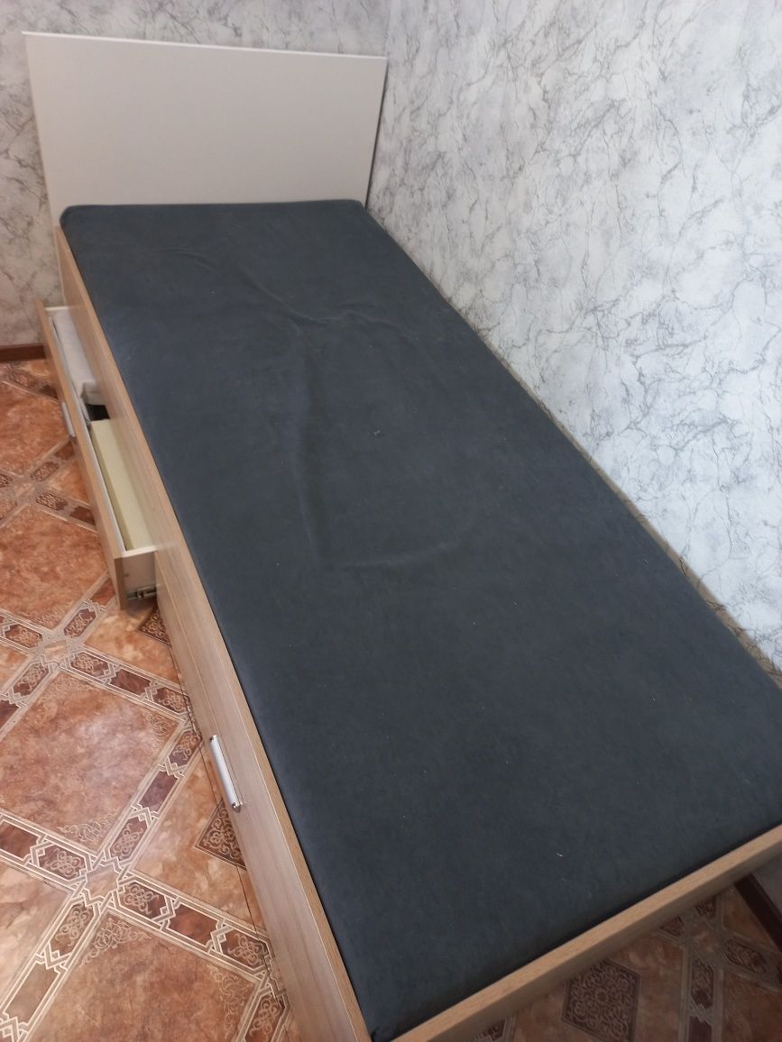 Продаю кровать односпальную
