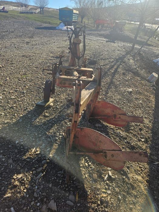 Vând plug 2 cormane reversibil