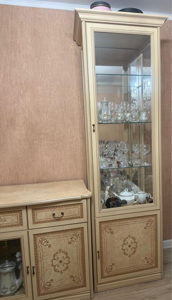 Сервант ддя гостинной из трех предметов