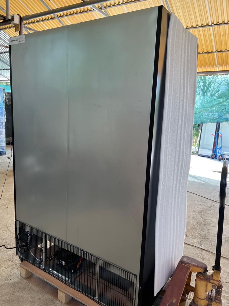 Vitrina frigorifica cu 2 usi racire cu ventilator