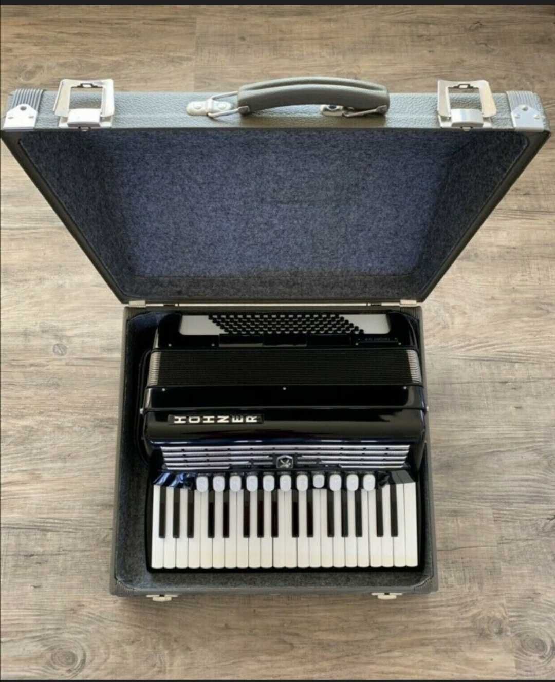 Acordeon Hohner-Favotit- IV P-96 basi