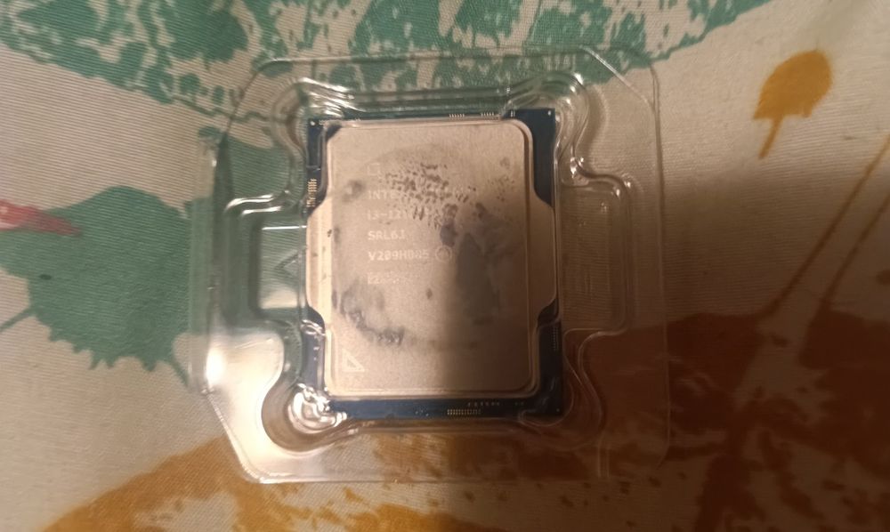 Intel core i3-12100f