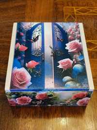 Цветна дървена кутия за подарък зареджащ с настроение!