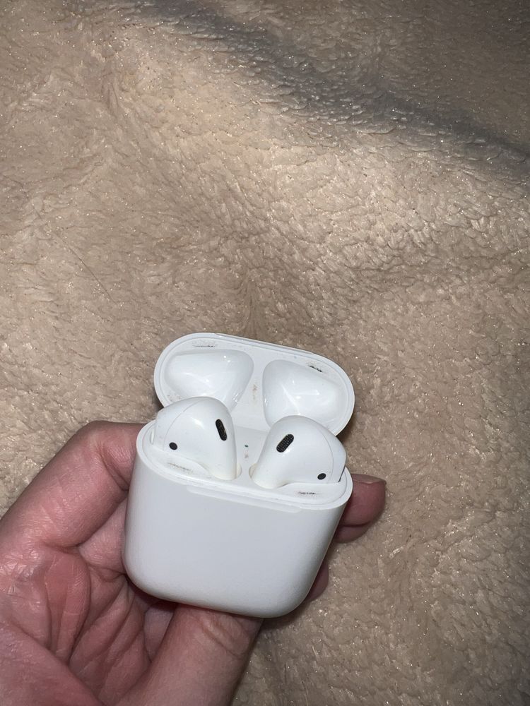 Airpods 1 поколения
