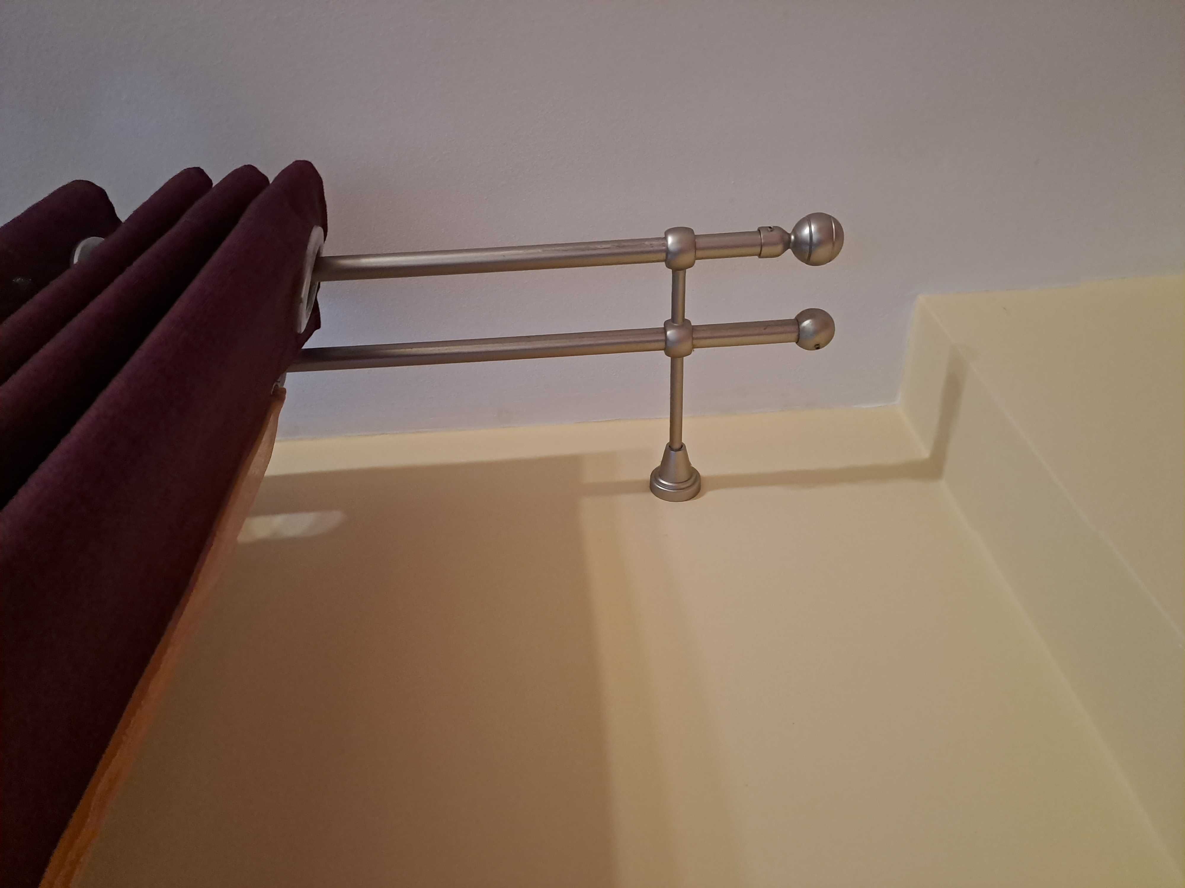 Vând Draperie metalica dubla cu perdele si draperii