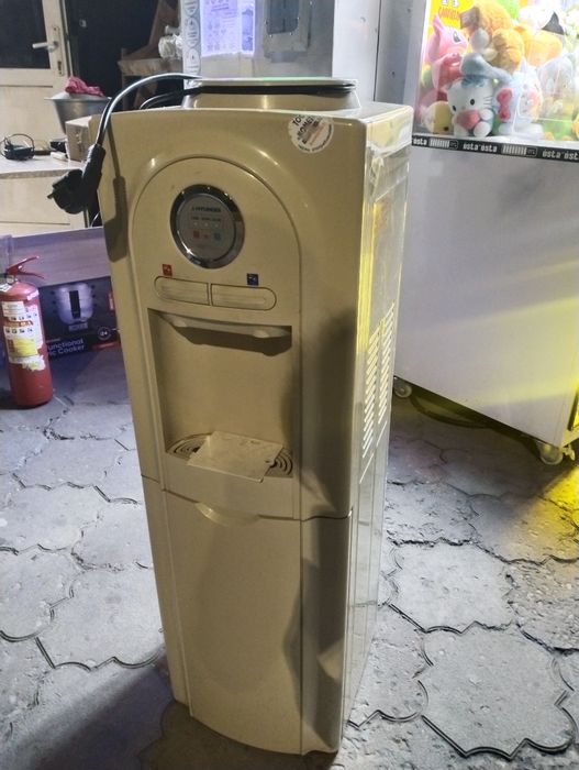 Күлер для воды в рабочем состоянии