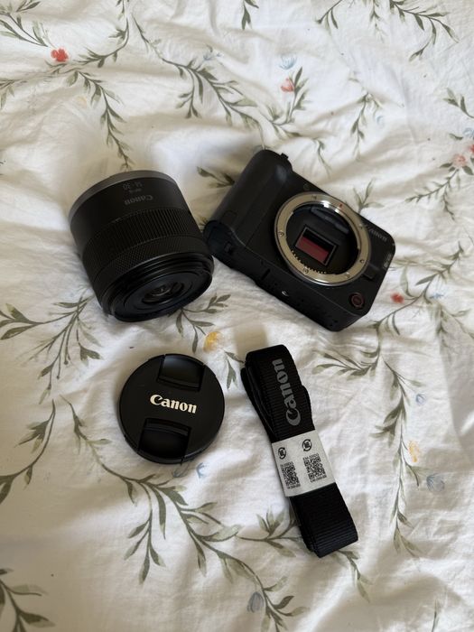 Canon EOS R 50 V в идеальном состоянии