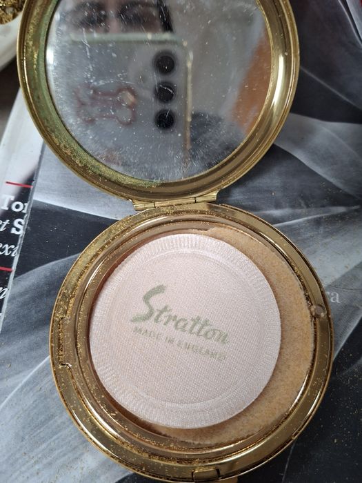 Винтидж пудриера Stratton Elizabeth 2