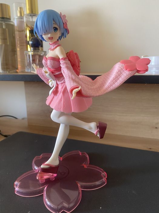 Продавам колекционерска фигурка RE: Zero Rem