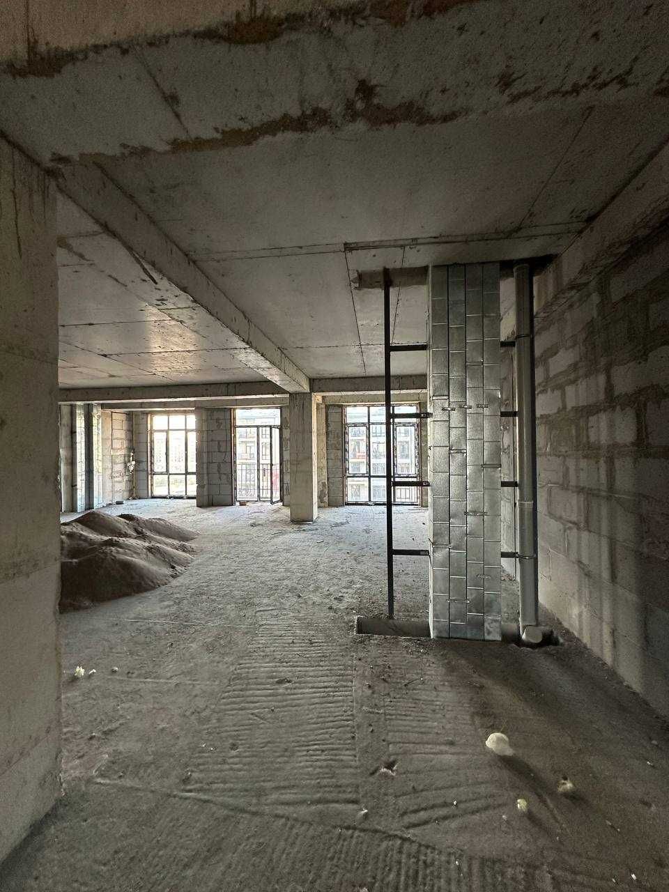 Yakkasaroy city mall
 Шошилин Зор нархда 3хонали Коробка 118м2;