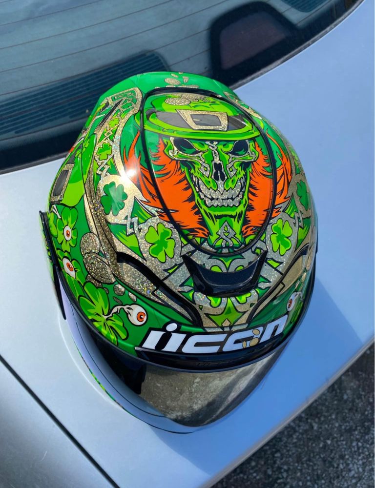 Каска за мотор Icon