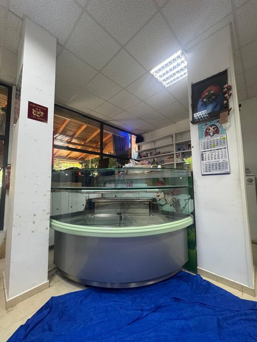 Хладилна витрина за торти