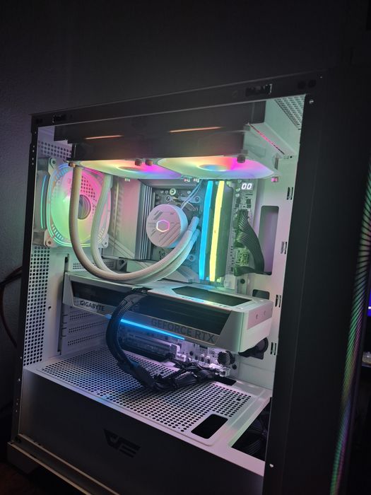 PC Gaming | Ryzen 7 7800X3D | RTX 5070  | 32GB DDR5 | 2TB SSD | WiFi 7