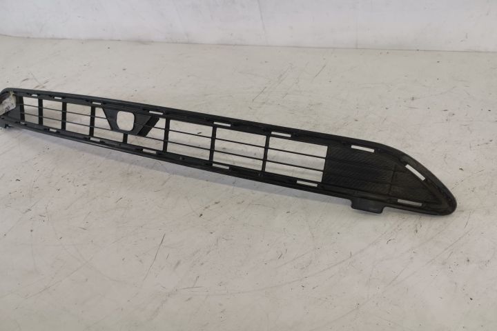 Оригинална долна предна централна решетка в добро състояние Тойота РАВ