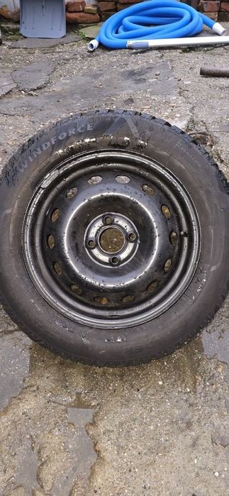 Jante cu caucuicuri ca noi.185/65/R15 de logan