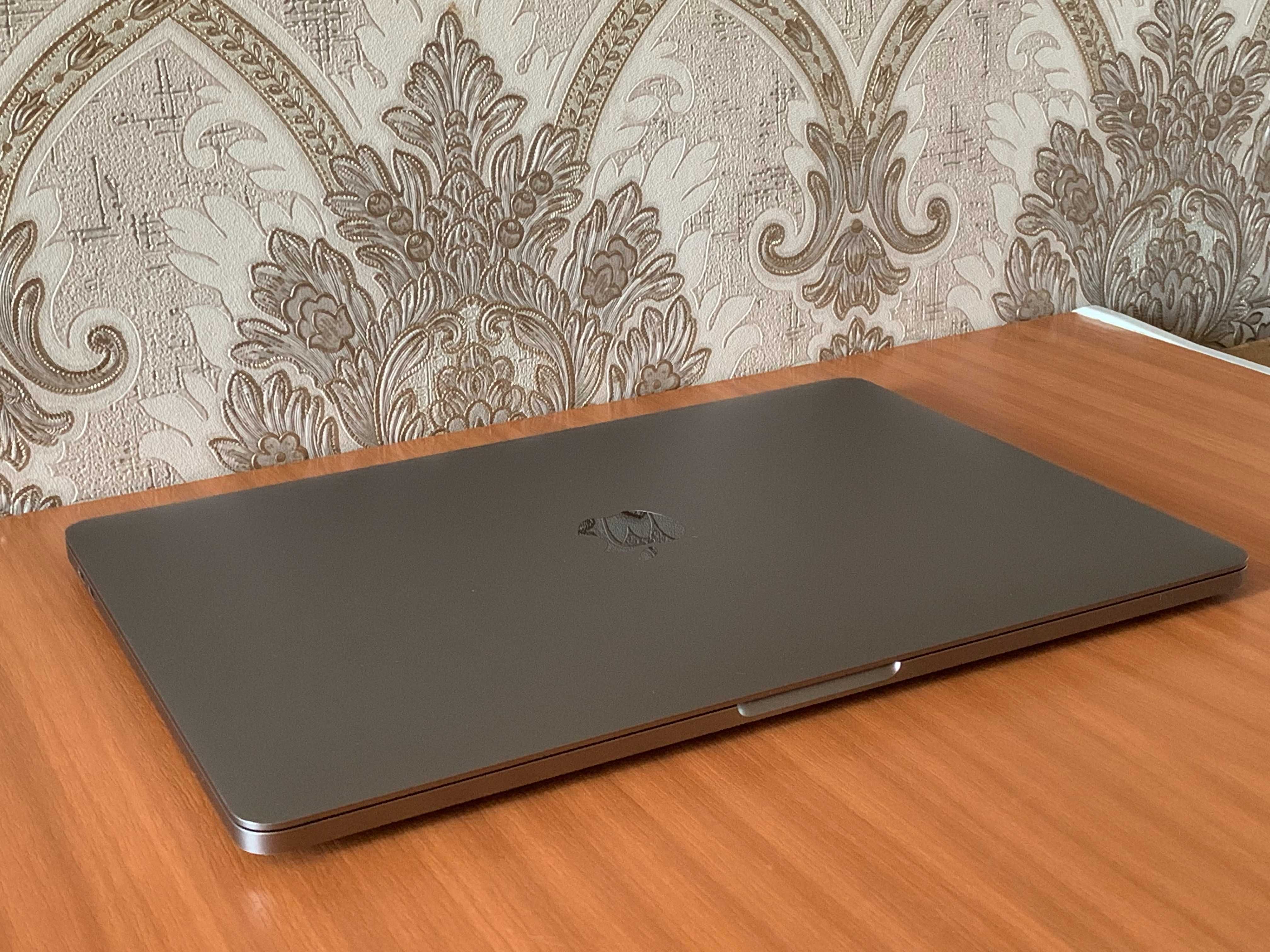 * Macbook Pro 13 core i5 8/256GB