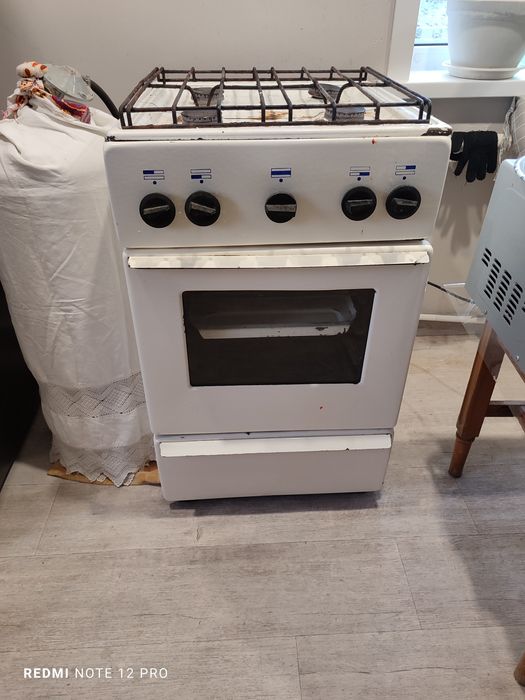 Плита газовая 4 конфорочная.