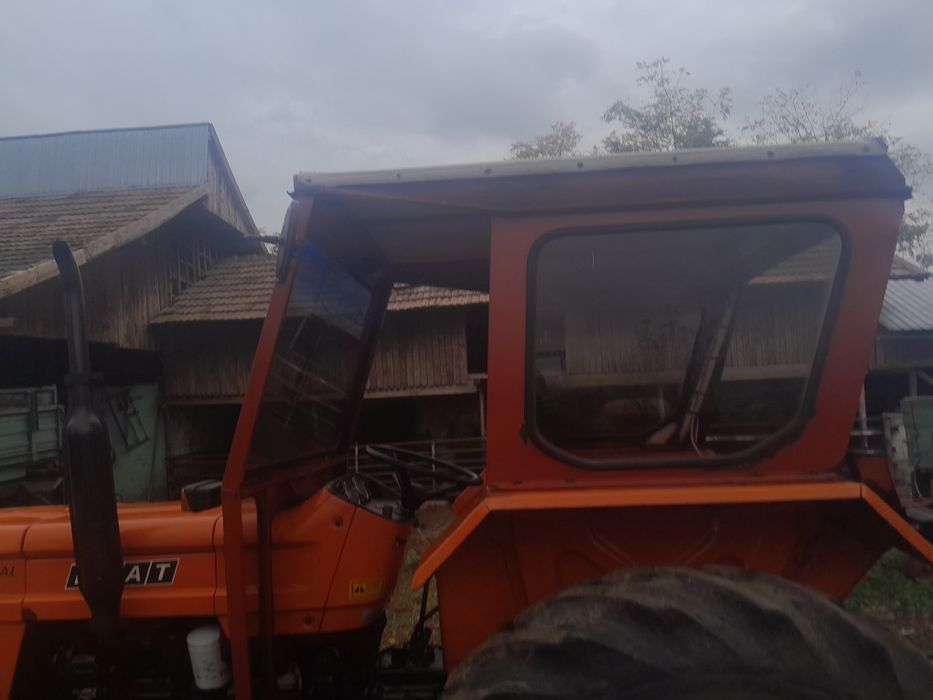 Semicabina tractor Fiat se montează pe aripi stare impecabila ca noua