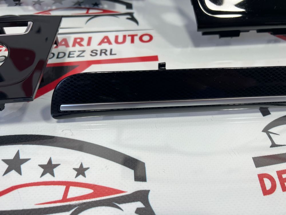 Set/Kit Trimuri/Grila Ventatie Bord Negru Lucios Vw Golf 7