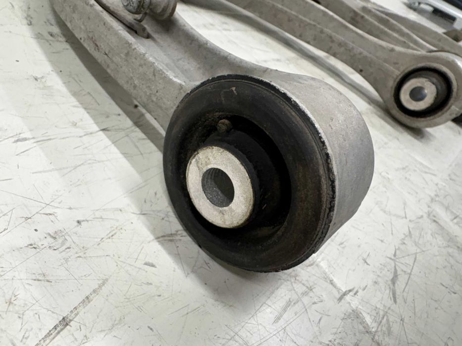 Горен носач (Подкова) БМВ Ф10 Ф11 Ф07 Ф06 Ф12 Ф13 Ф01 Ф02