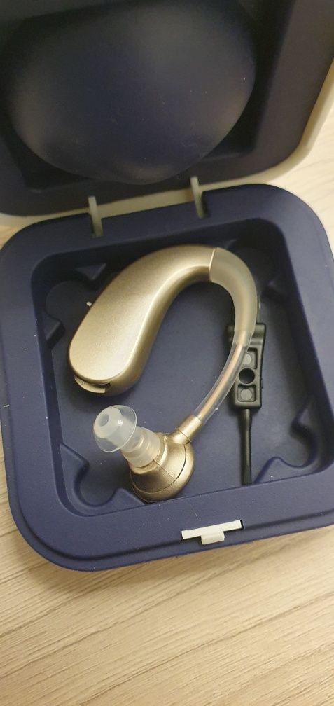 Уселитель слуха слуховой аппарат