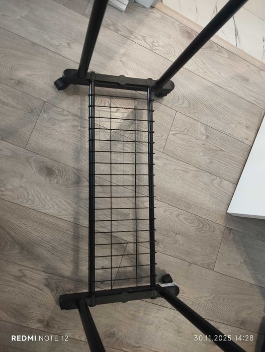 Щендер/стойка за дрехи Юск