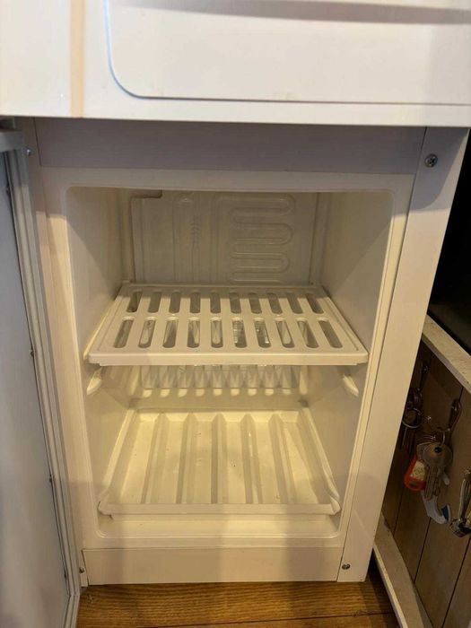 dozator  apa podea ADS , minifrigider inclus stare f buna, impecabila