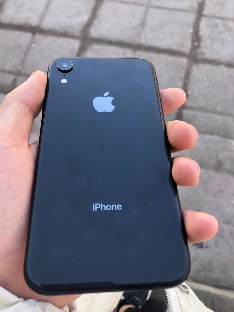 Например, iPhone 11 с гарантией