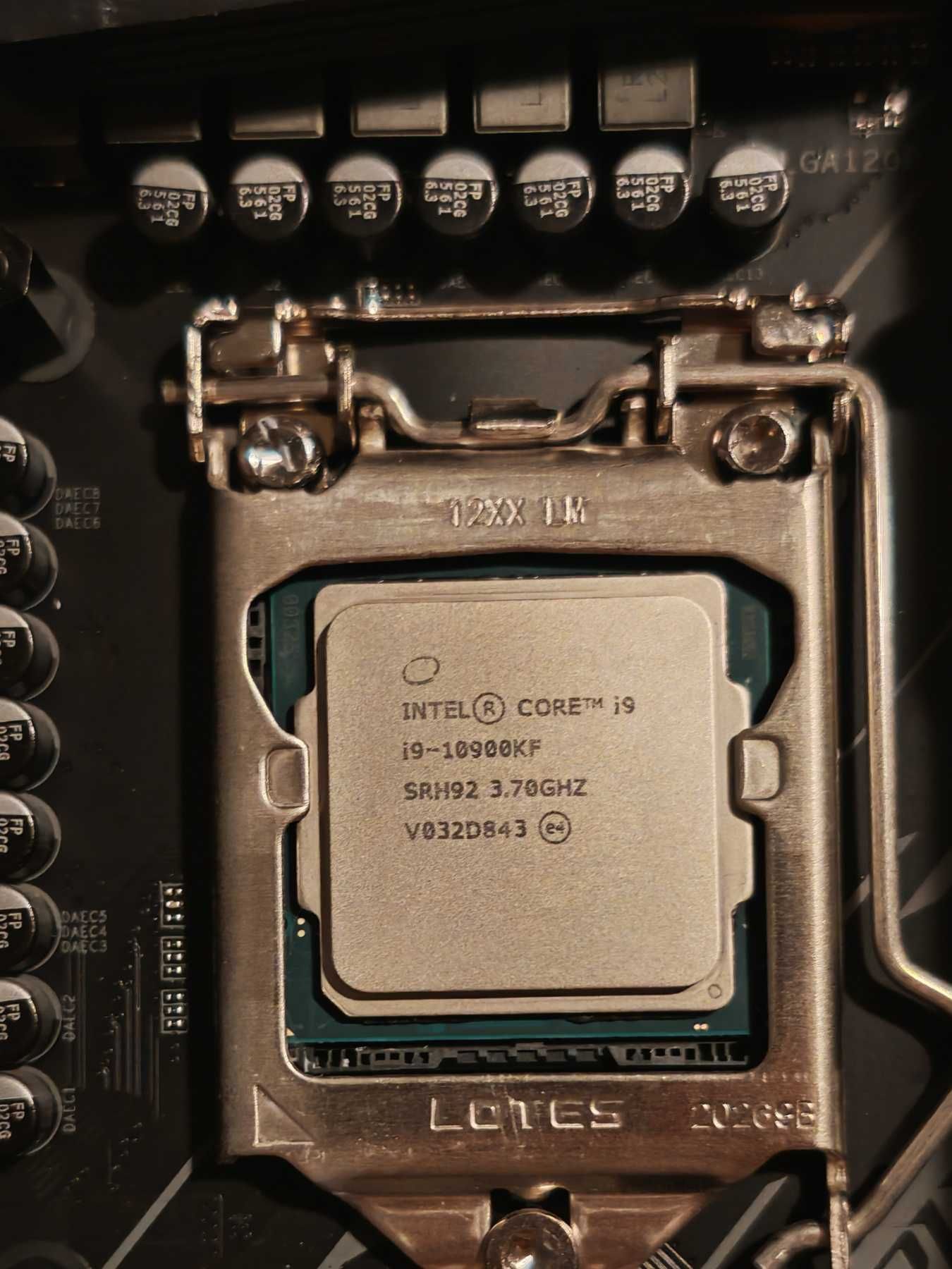 i9-10900KF, Gigabyte Z490 AORUS ELITE AC, Corsair 3200 4x8GB