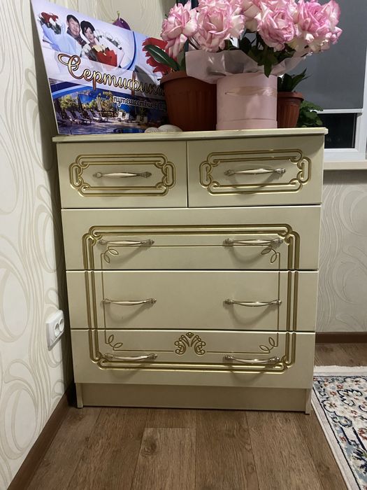 Пррдается комод в идеальном состоянии, выставочный экземпляр