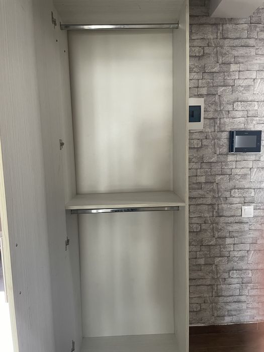 Dulap cu oglinda aplicata