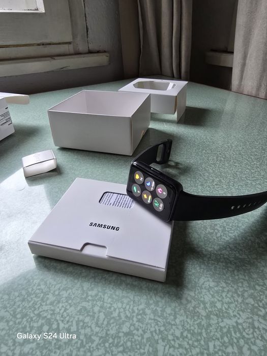 Чисто нова смарт гривна Samsung Galaxy fit 3