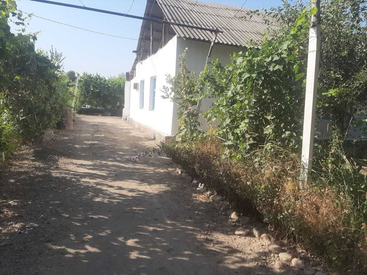 Uy sotiladi.  Srochna