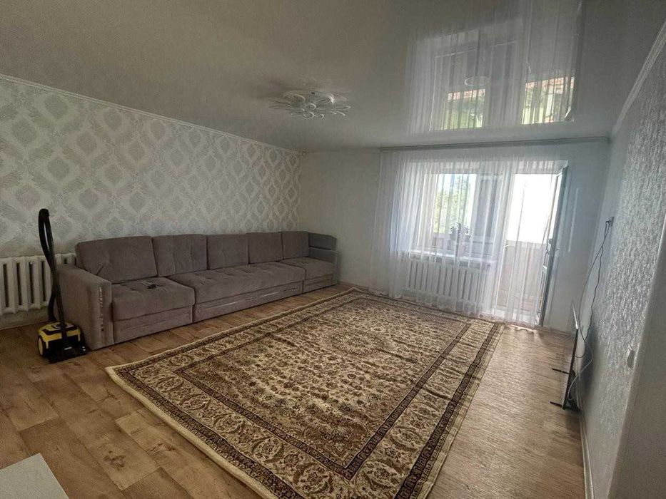 Продам 4-комнатную квартиру в районе КСК