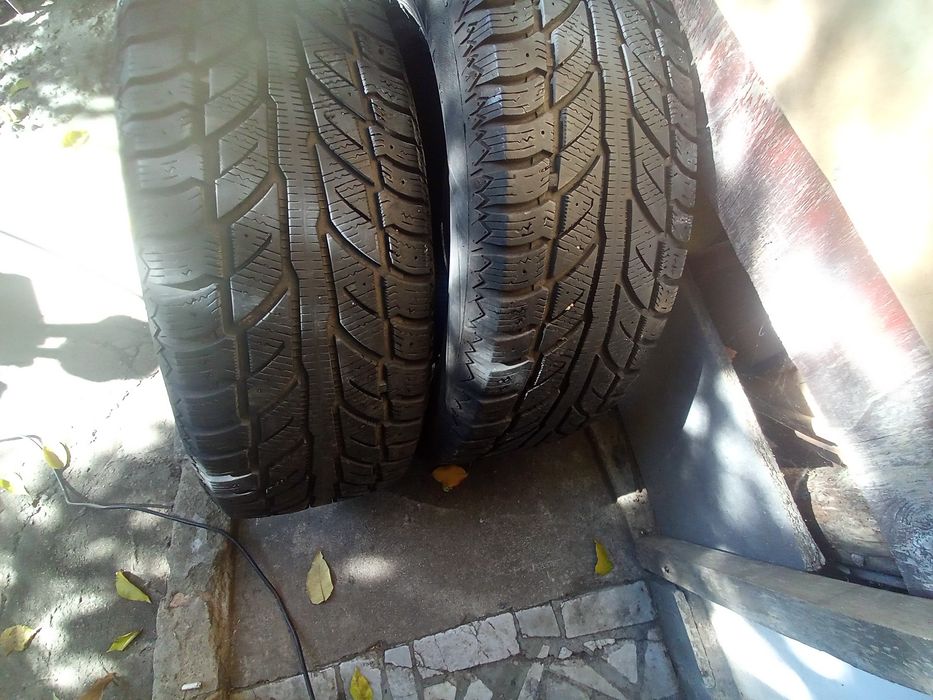 Продавам 2 бр гуми 245/60/18