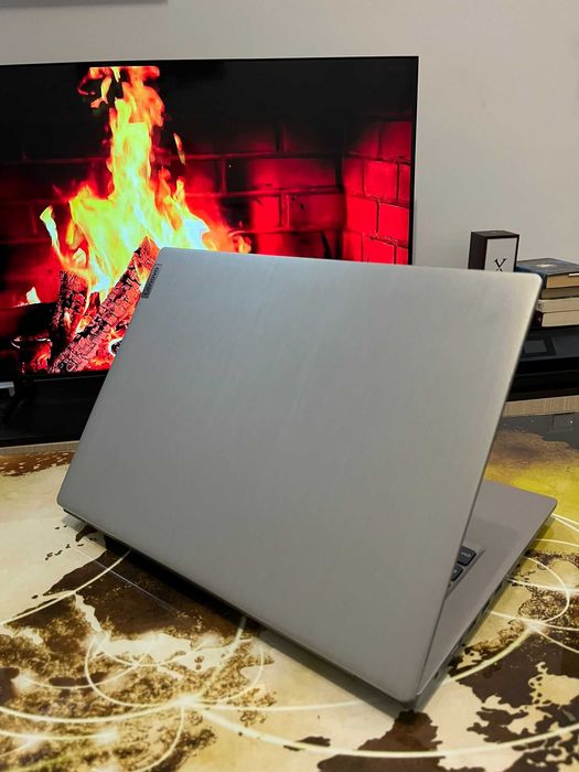 Laptop Slim Lenovo , AMD Ryzen 5 , 8 Gb RAM , 256 GB SSD , FULL HD