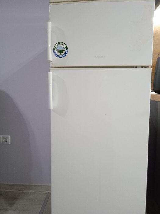 Хладилник с фризер neo