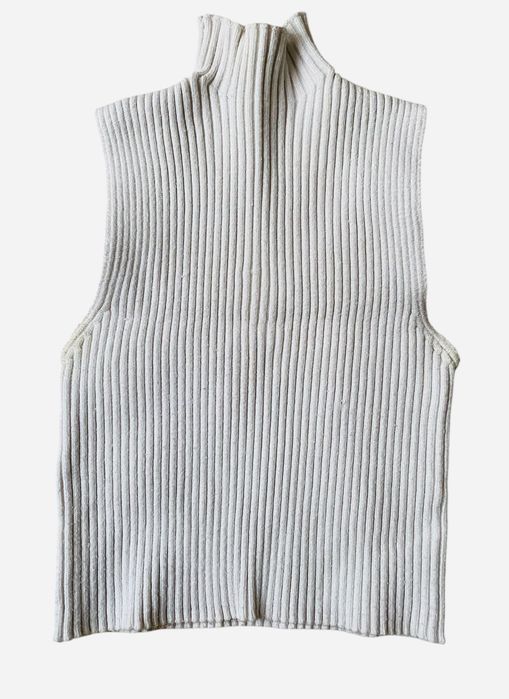 Стильная кофта-безрукавка для девушки