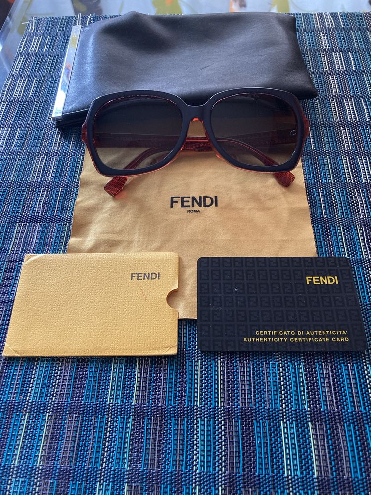 Слънчеви очила FENDI