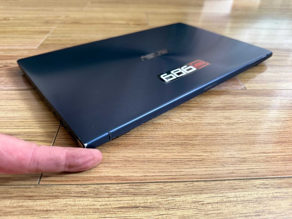 Asus ZenBook 14`i7-8565U/Nvidia MX150/512GB NVMe/8GB RAM/Full HD IPS