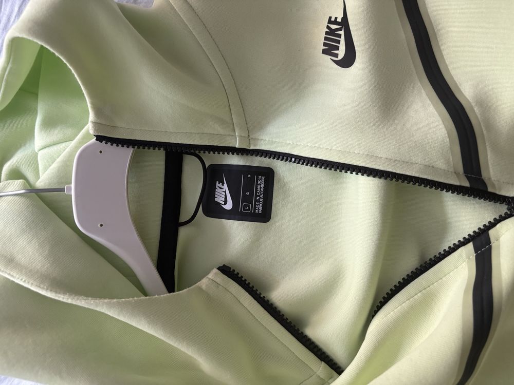 Продавам nike tech