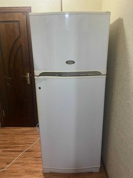 Продаётся холодильник шарп!