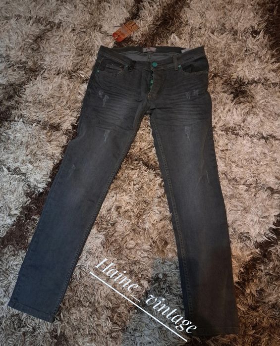 Blugi pentru bărbați