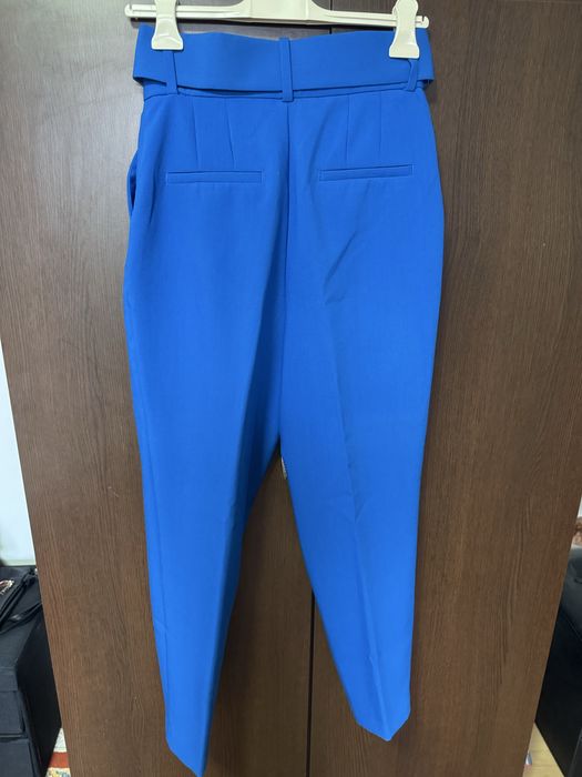 Pantanoni cu talie inalta si curea