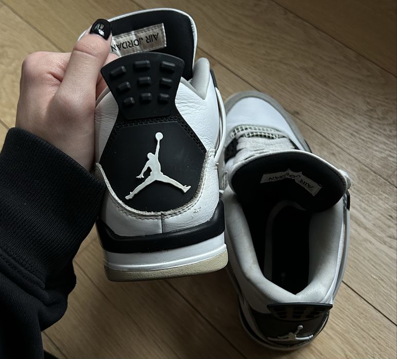 Jordan Air Retro 4 Sneakers
