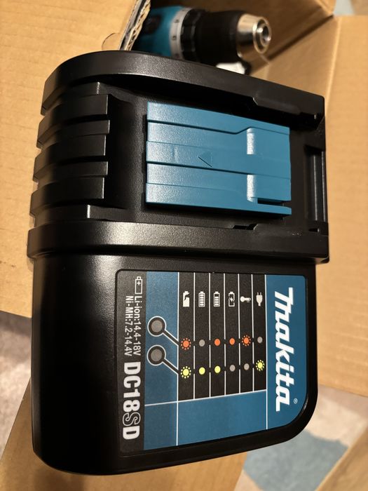 Makita DDF453SYX4 – Nouă, Nefolosită – 18V LXT, 2 baterii + încărcător