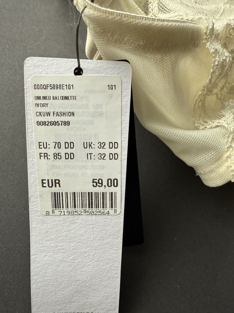 Сутиени в черно и екрю Calvin Klein /70D/