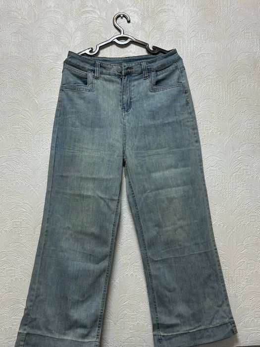 Новые стильные джинсы свободного кроя